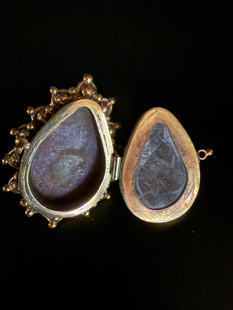 Clear Quartz Tear Drop Locket Ring (Gold)