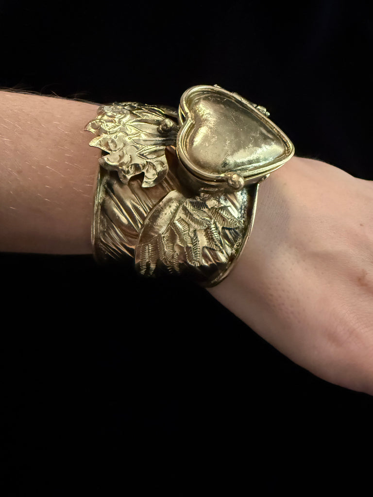 Sacred Heart Bracelet Gold