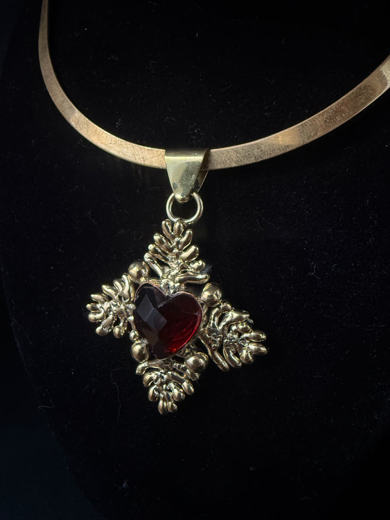 Ivy Leaf Red Faceted Heart