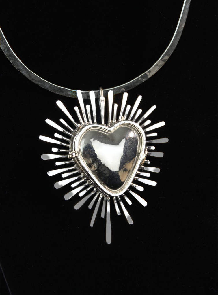 Radiating love locket Necklace Silver