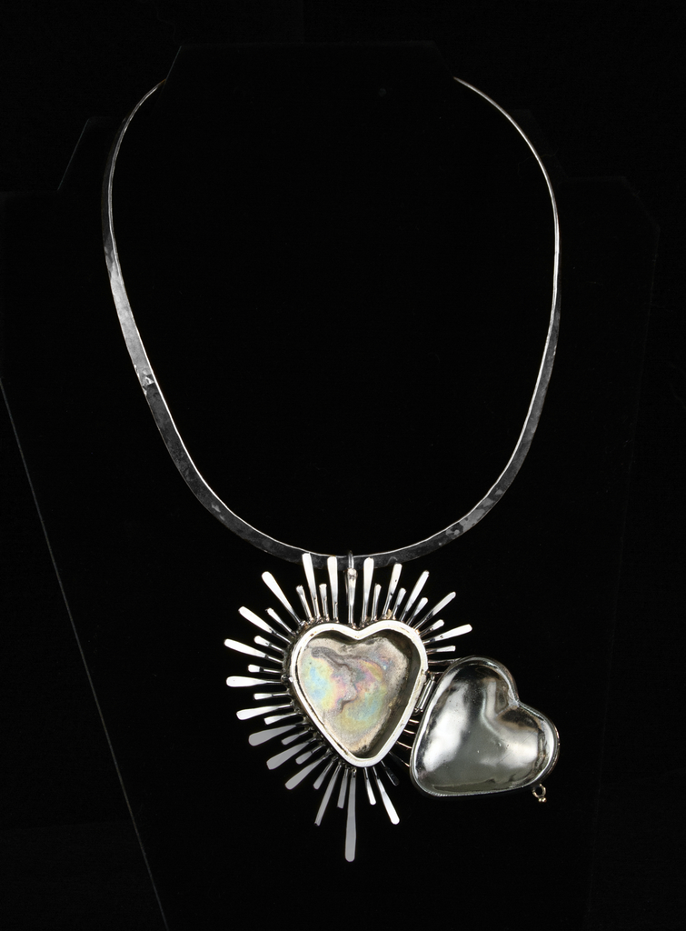 Radiating love locket Necklace Silver